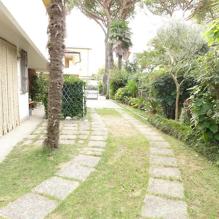 Villa With Garden And Bbq